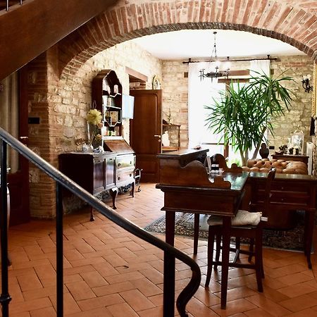 Bed and Breakfast Residenza Le Logge Губбио Экстерьер фото