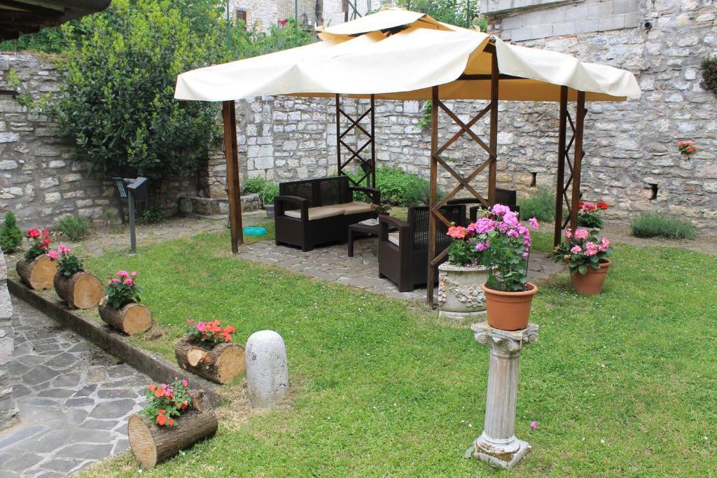 Bed and Breakfast Residenza Le Logge Губбио Экстерьер фото