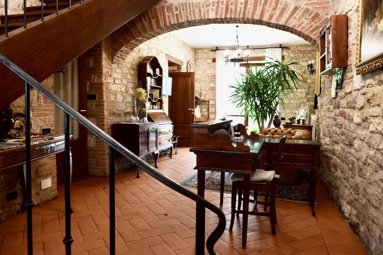 Bed and Breakfast Residenza Le Logge Губбио Экстерьер фото