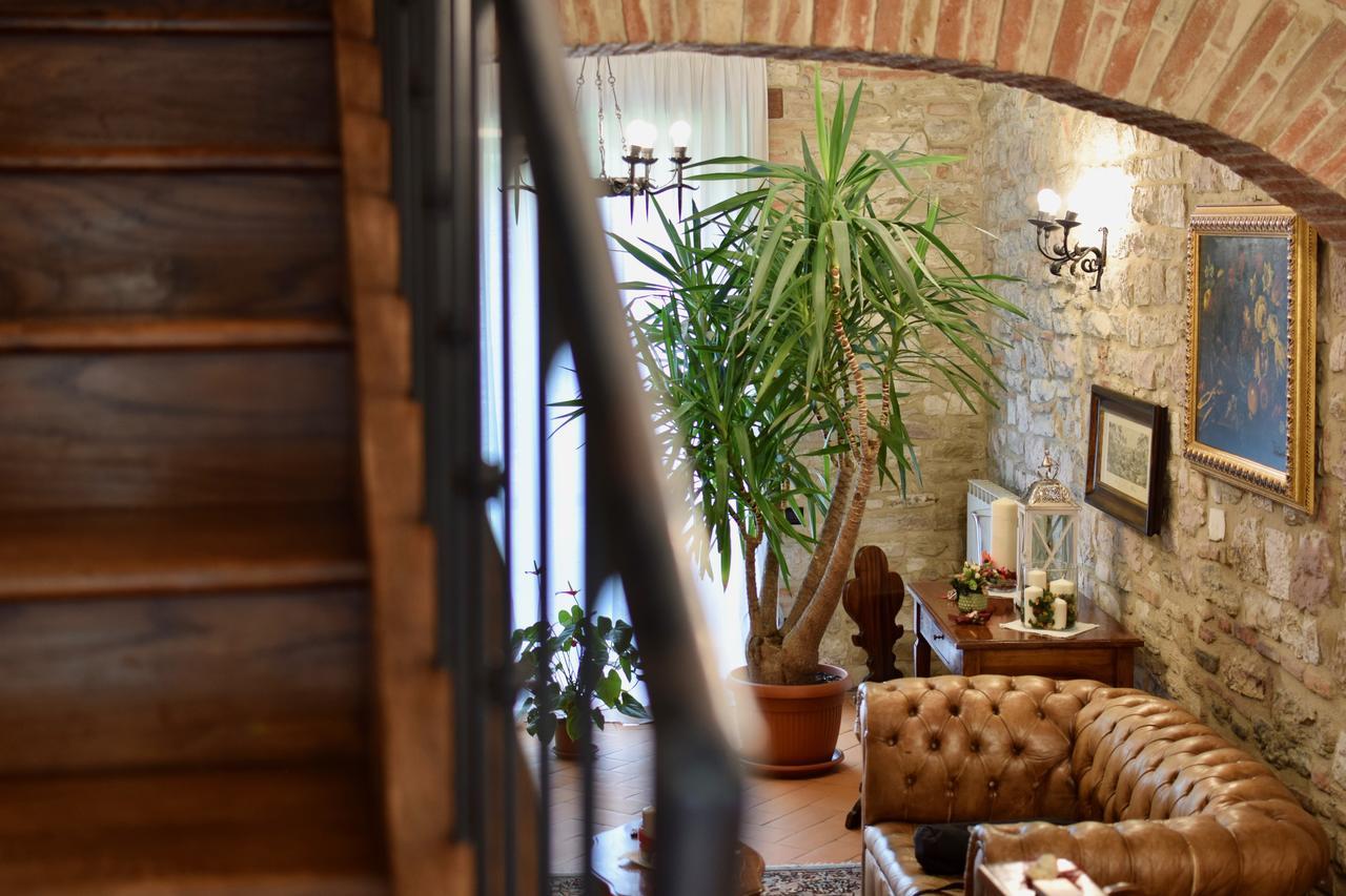 Bed and Breakfast Residenza Le Logge Губбио Экстерьер фото